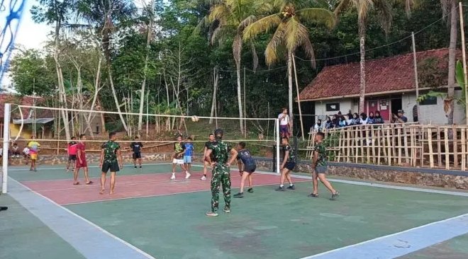 ”Tak Hanya Bangun Infrastruktur, Satgas TMMD Kodim 0612/Tasikmalaya Pererat Kemanunggalan TNI-Rakyat Lewat Voli Bersama Warga”