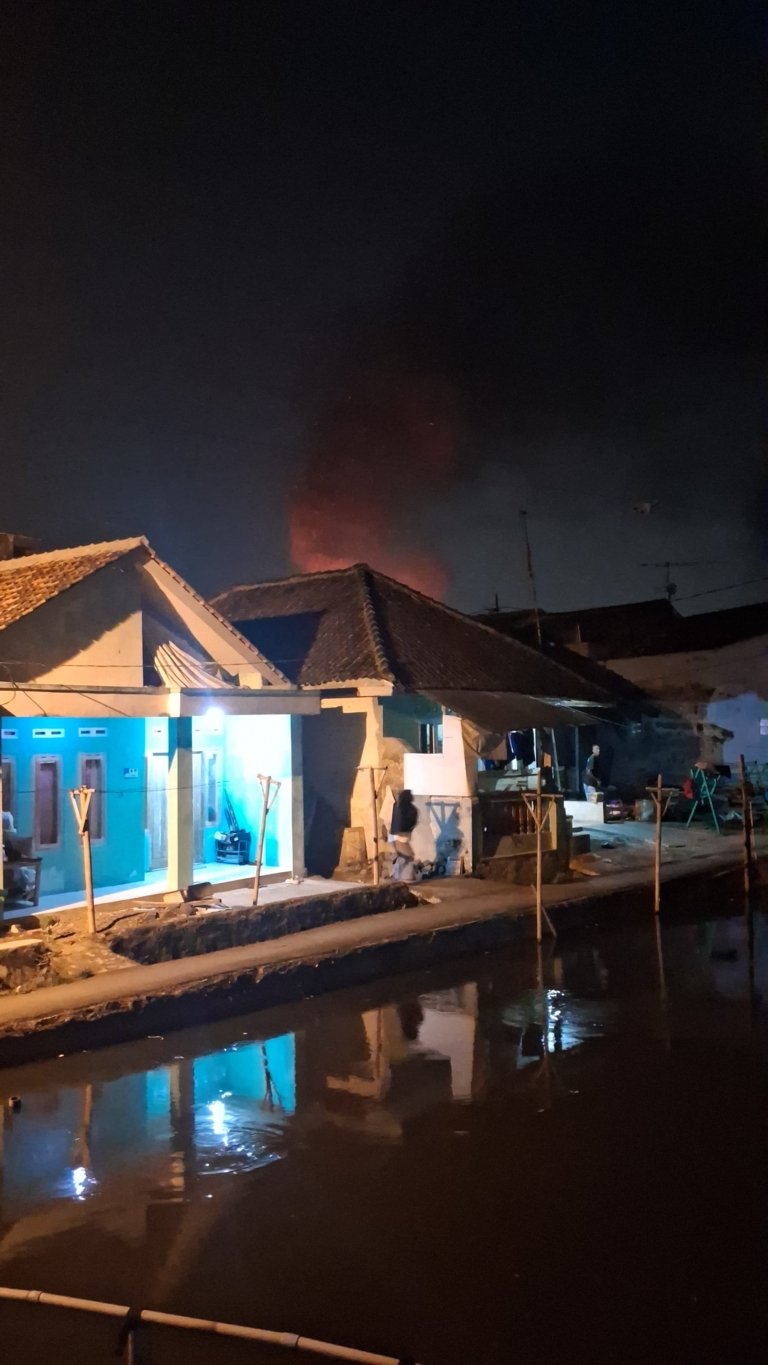 Kebakaran Hebat Hanguskan Rumah Warga di Purbaratu, Diduga Akibat Kebocoran Gas atau Korsleting Listrik