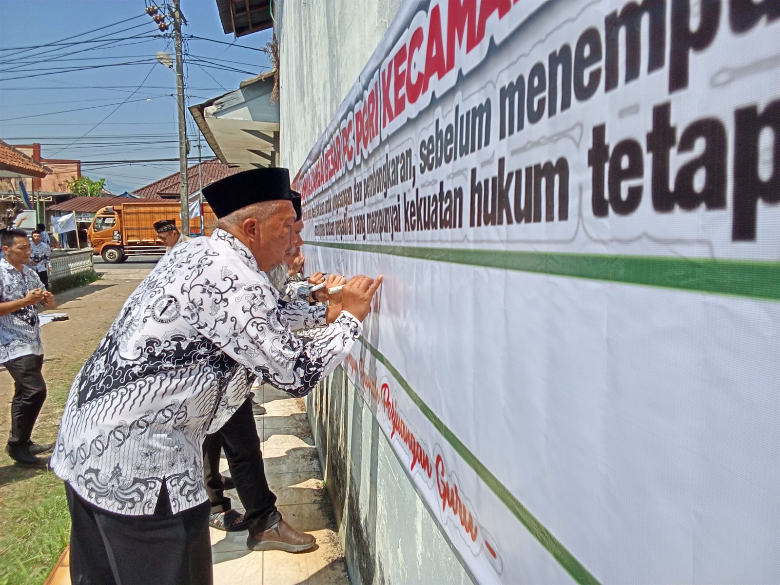 Guru PGRI Cisayong Tolak Pengosongan Gedung, Desak Sengketa Aset Diselesaikan Lewat Musyawarah