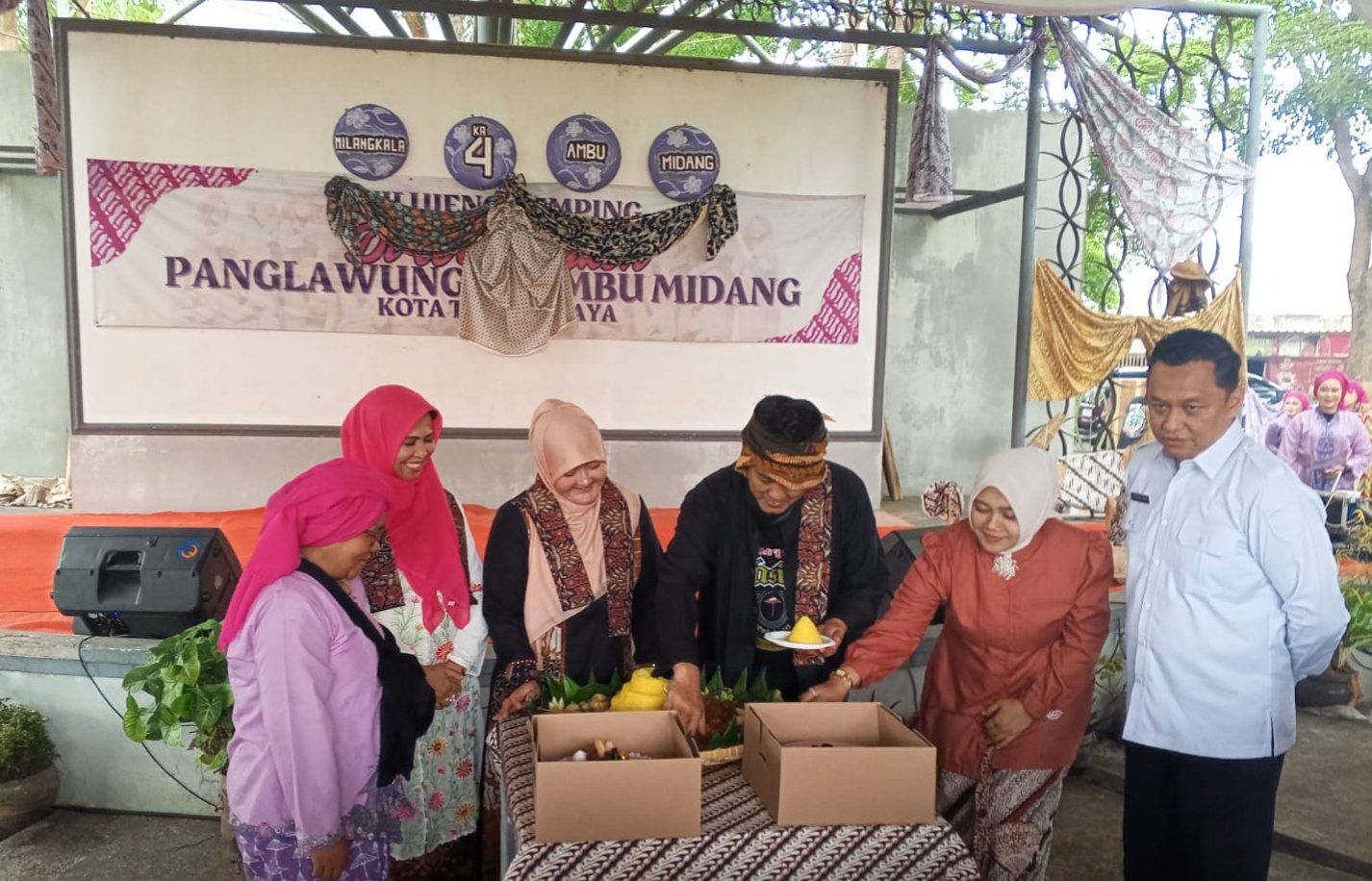 Ratusan Ambu Midang Meriahkan Milangkala ke-4, Angkat Budaya Sunda di Ruang Publik