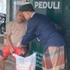 Yayasan Padi Nusantara Sejahtera Salurkan Bantuan untuk Lansia Tuna Netra di Tasikmalaya
